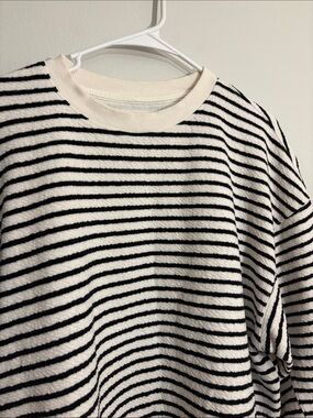 American Eagle Black & White Striped Women's Sweatshirt